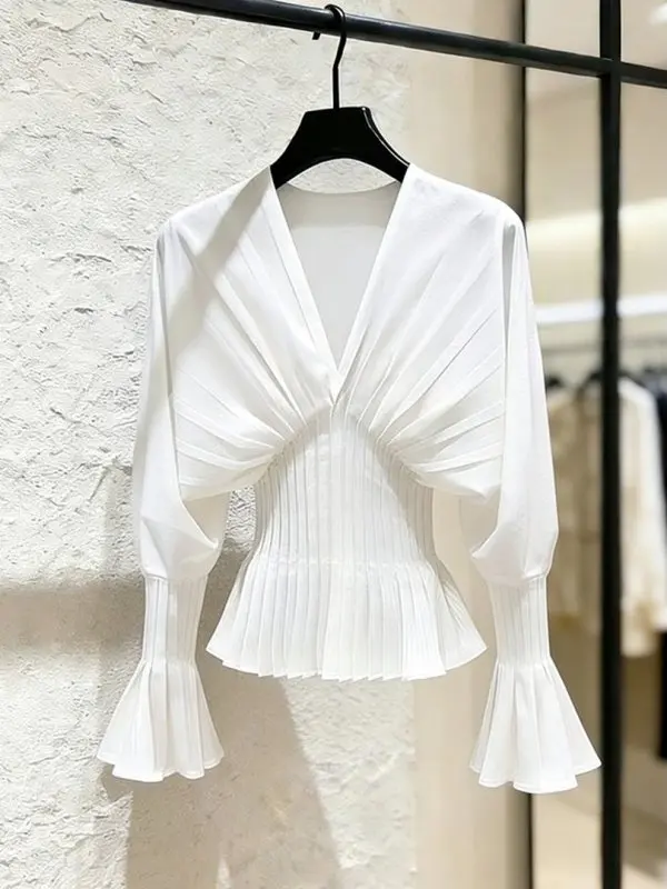 

Stylish Unique White V-neck Waist-cinched Shirt Women's Fashionable Korean Style Summer New Arrival Casual Loose Knitted Long...