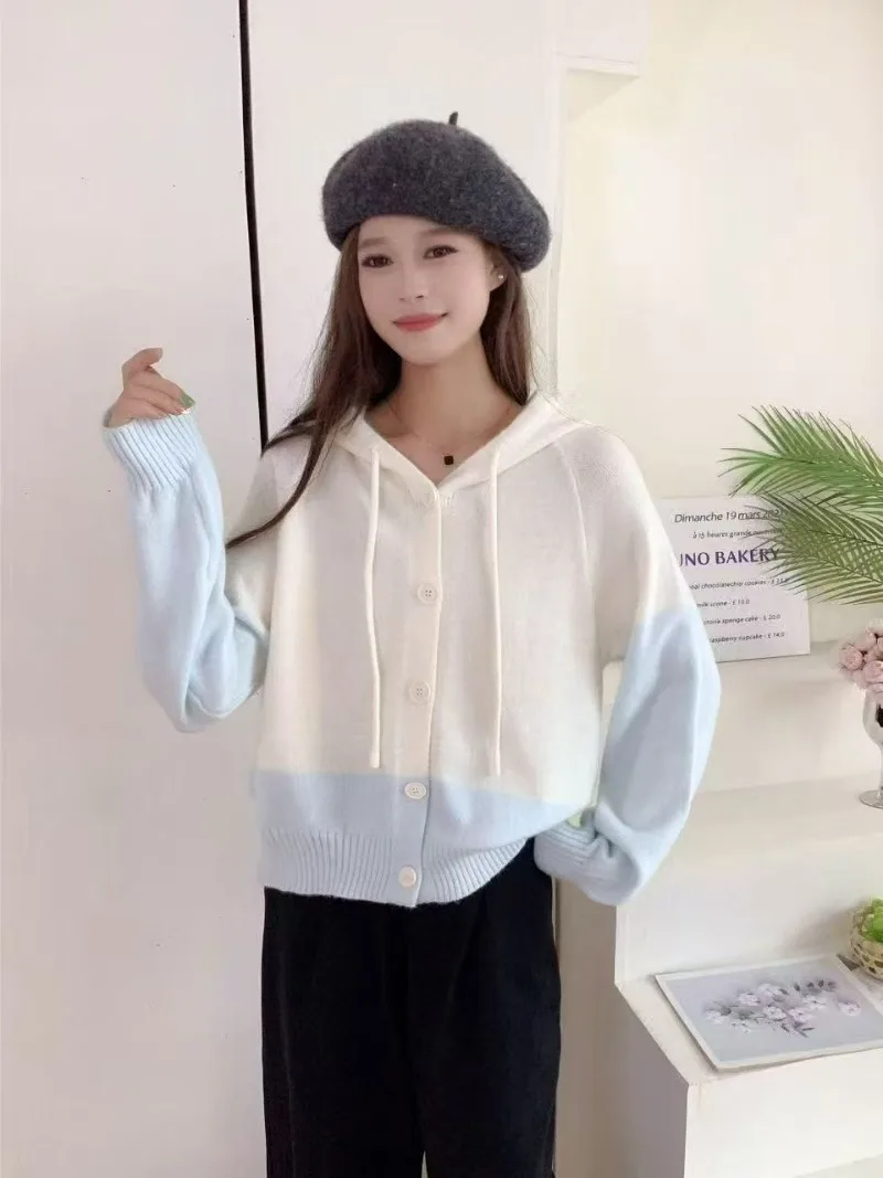 

Белый, розовый, свободный вязаный свитер с постепенным изменением, свитер с капюшоном на шнурке, женский свитер ранней осени 2025 года, новый уникальный красивый топ WLF