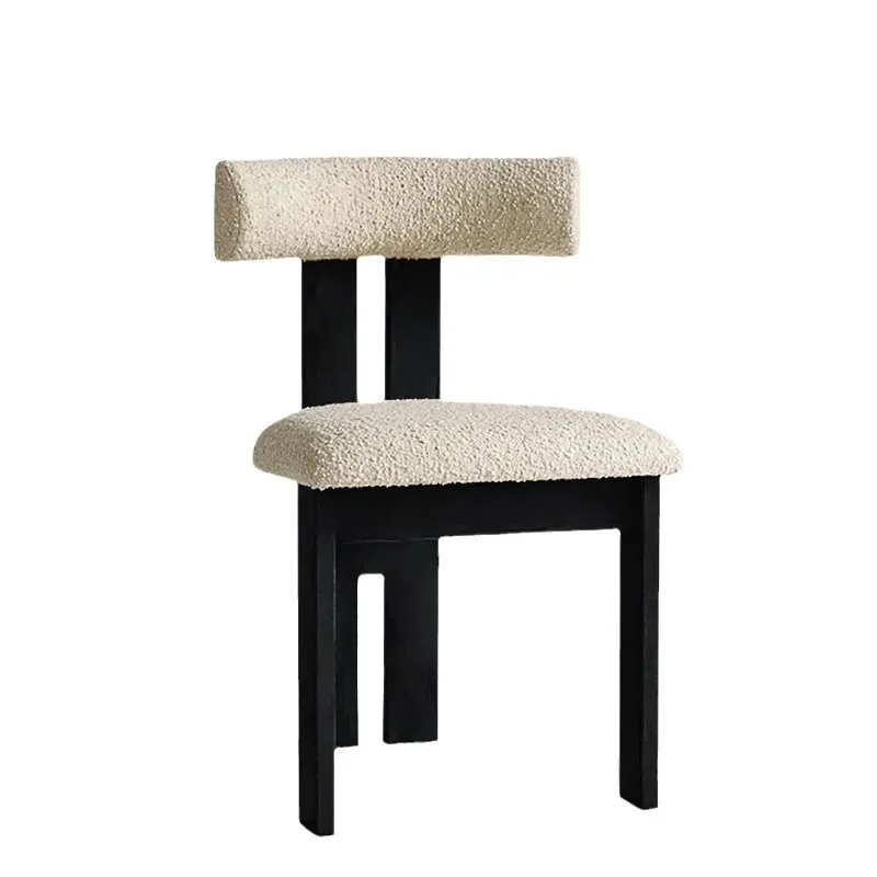 Silla de comedor francesa de madera maciza, tocador de bolsa suave medieval de estilo retro para el hogar, hotel simple de diseño