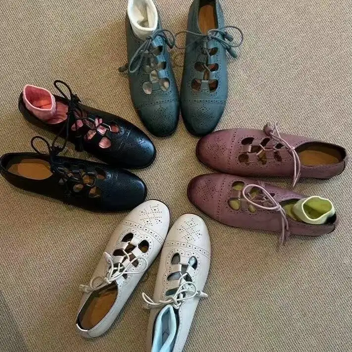 retro-hollow-out-flat-bottom-women's-shoes-2026-new-carved-flower-tie-versatile-commuter-ballet-slip-on-shoes-for-women