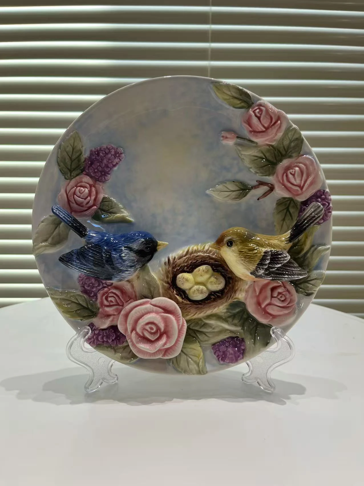 

Handmade painted 3D ceramic hanging plate, flower and bird home decoration plate, rose and love bird hanging painting