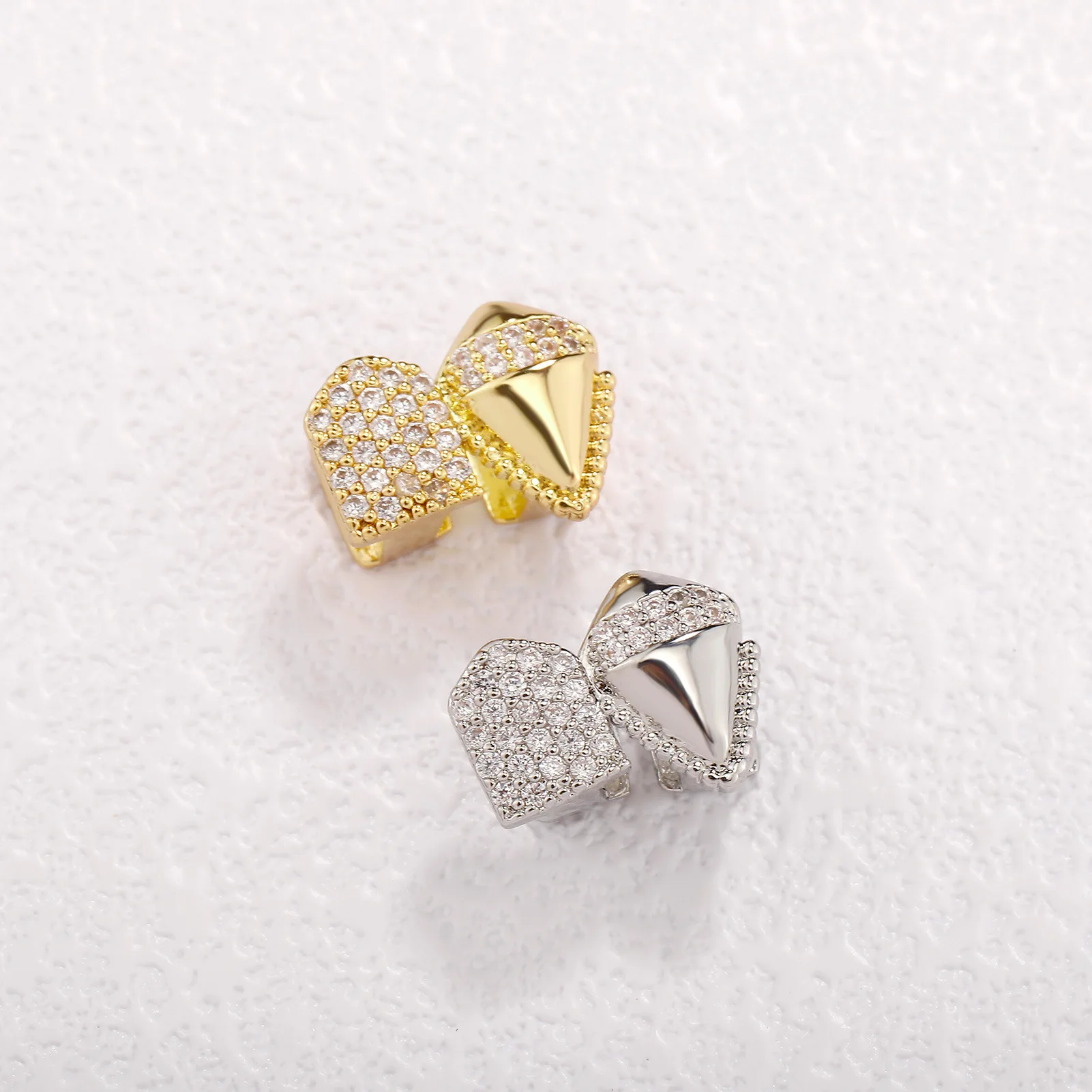 YOUNGX ヒップホップ ダブルCZストーン歯グリルズ 顎 - Body Jewelry Men のレビューと価格