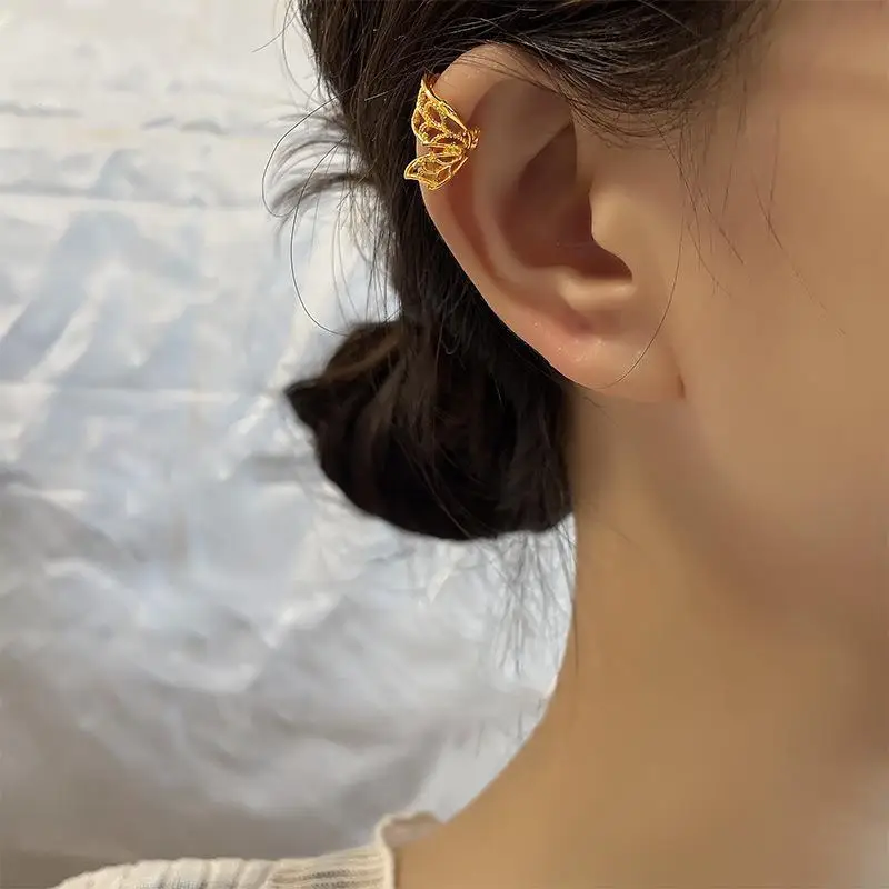 Pendientes de Piercing falso para mujer, pendiente de mariposa ahuecado, Clip de cartílago de hélice de Color dorado, joyería de oreja, venta al por