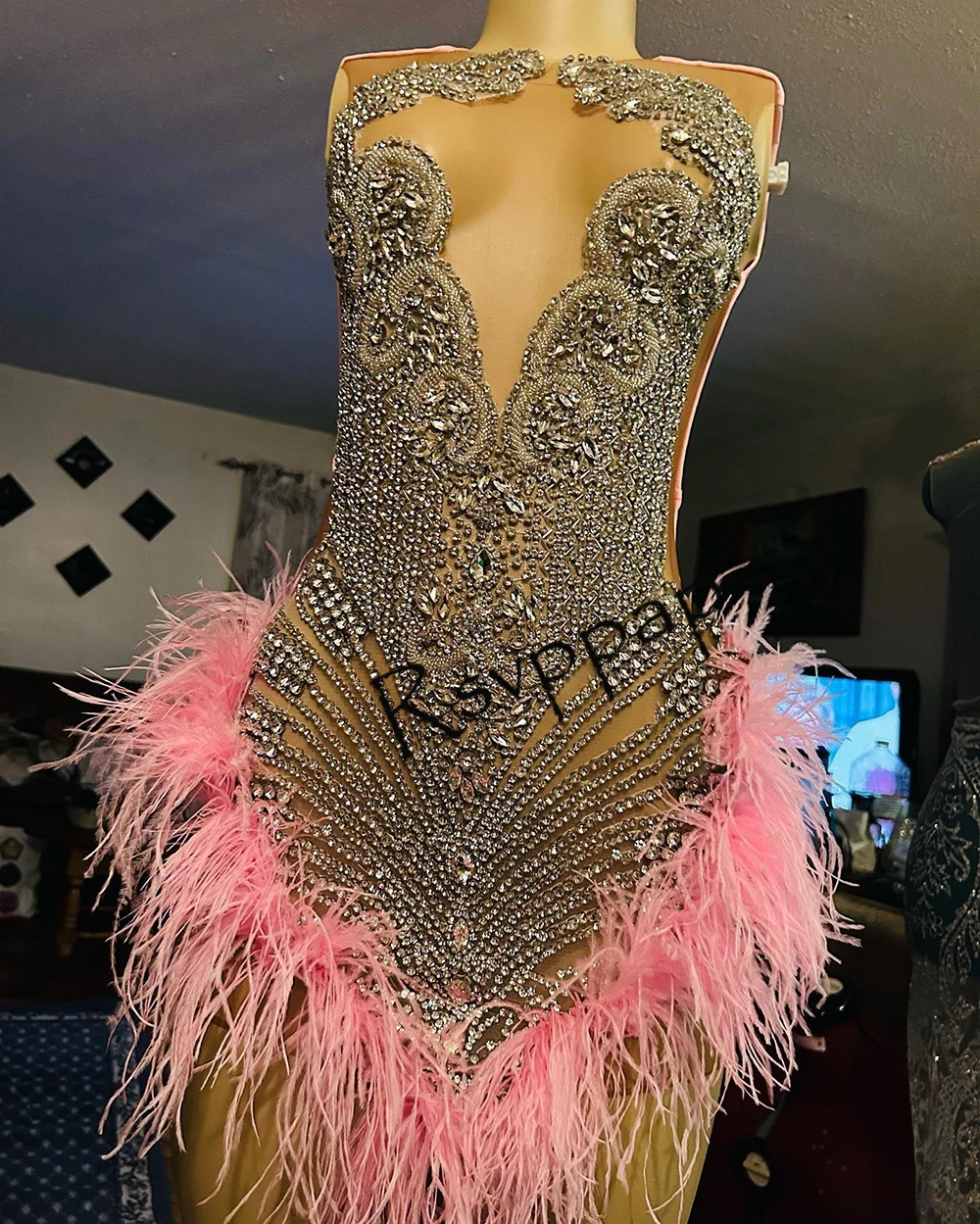 

Stunning Diamond Women Birthday Party Gowns Black Girl Cocktail Dress Pink Feathers Sexy Beads Rhinestones Short Prom Dresses