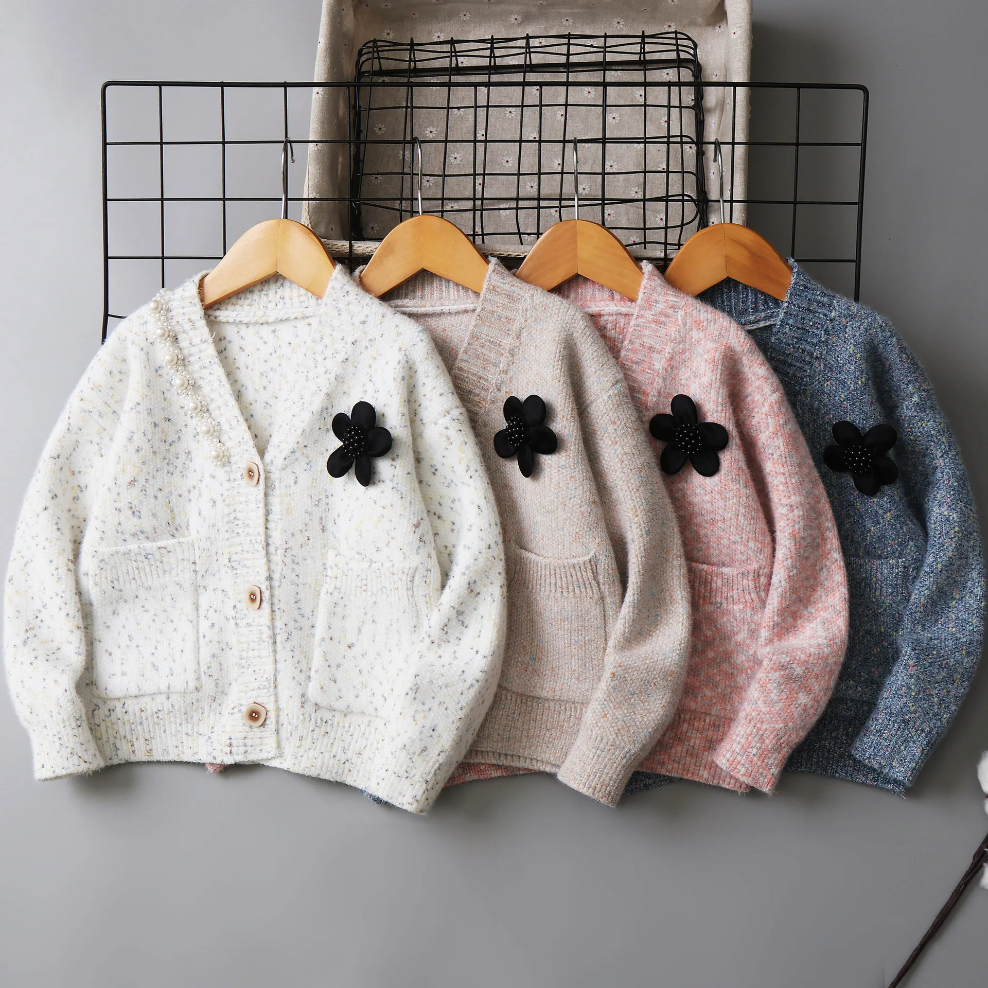 2024 New Fashion Children\'s Cardigan Girl Beading V-neck Cotton Cashmere Sweaters Coat Spring Autumn Kids Wool Knitted Jacket