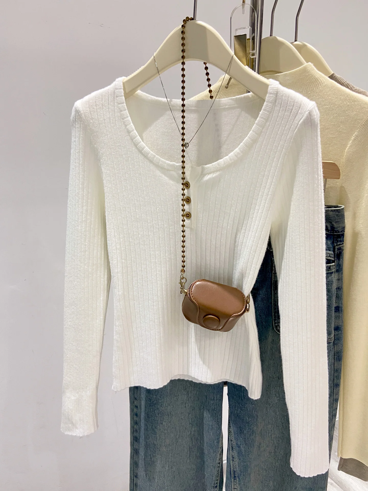 

Slim Fit Long Sve Трикотажная основа irt Квадратный воротник Сексуальная девушка Внутренняя одежда коврик Высококачественный ощущение для поездок на работу Sle Pure Color