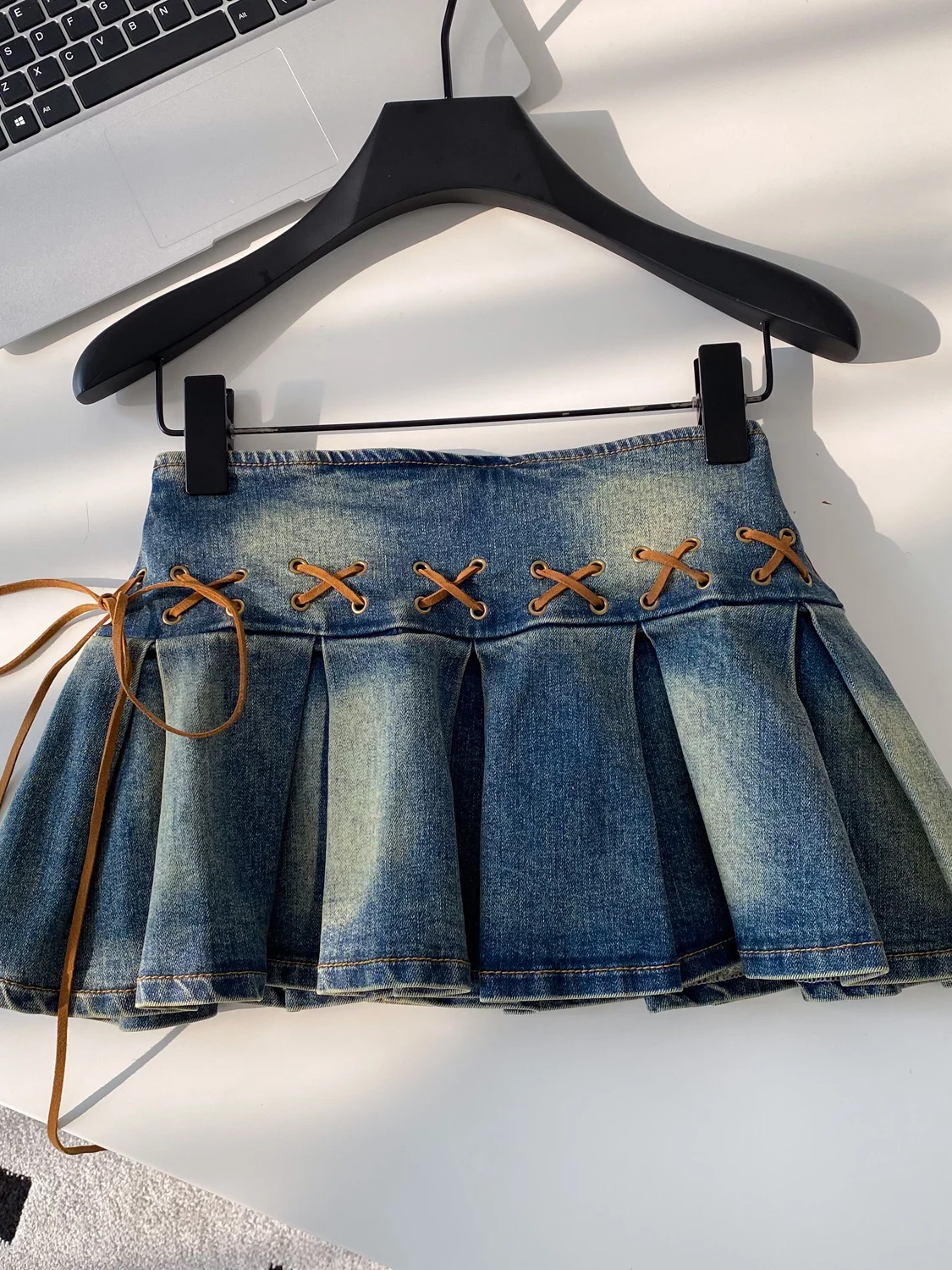 Korean Style High Waist A-Line  Skirt with Pleats And Belt for Women Commuting Short Skirt Splicing Design Autumn Fashion