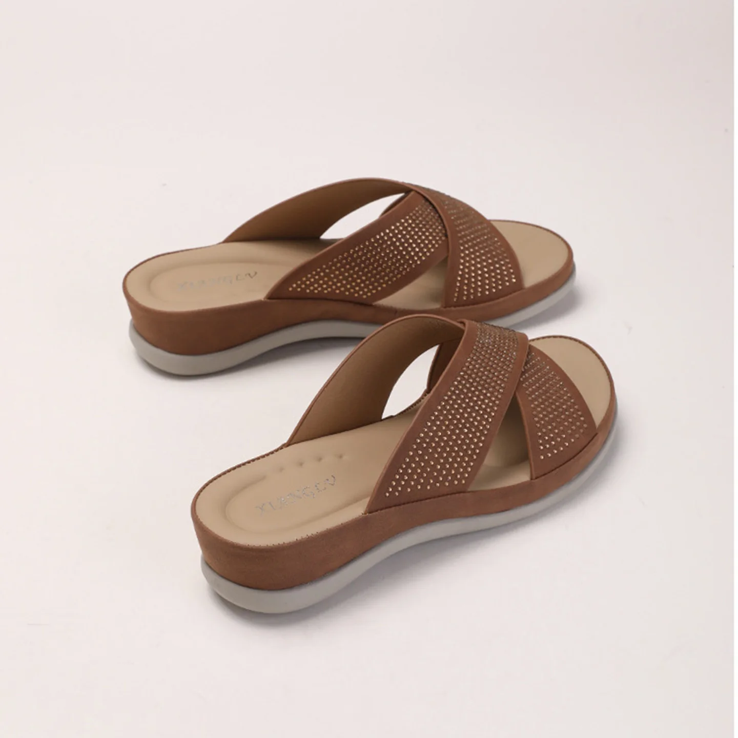 Fashionable comfortable flat shoes women summer new style wedge heel slippers rhinestone casual beach sandals shoes big size
