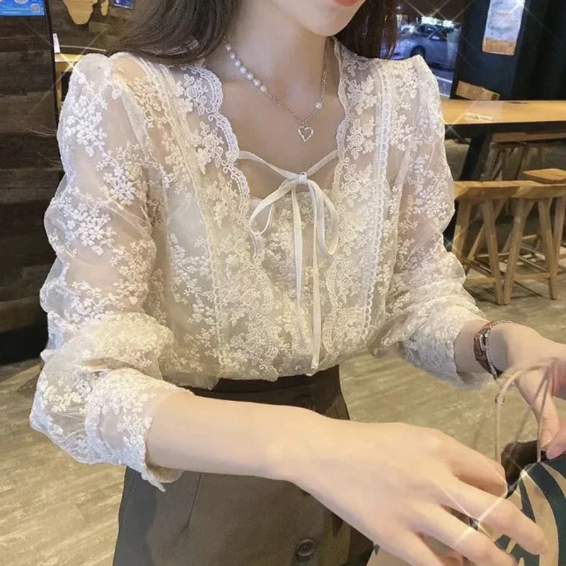 Camisas nuevas para mujer Chic Vintage encaje dulce Puff manga larga Crochet con cordones cuello cuadrado Tops sueltos Blusas 17442