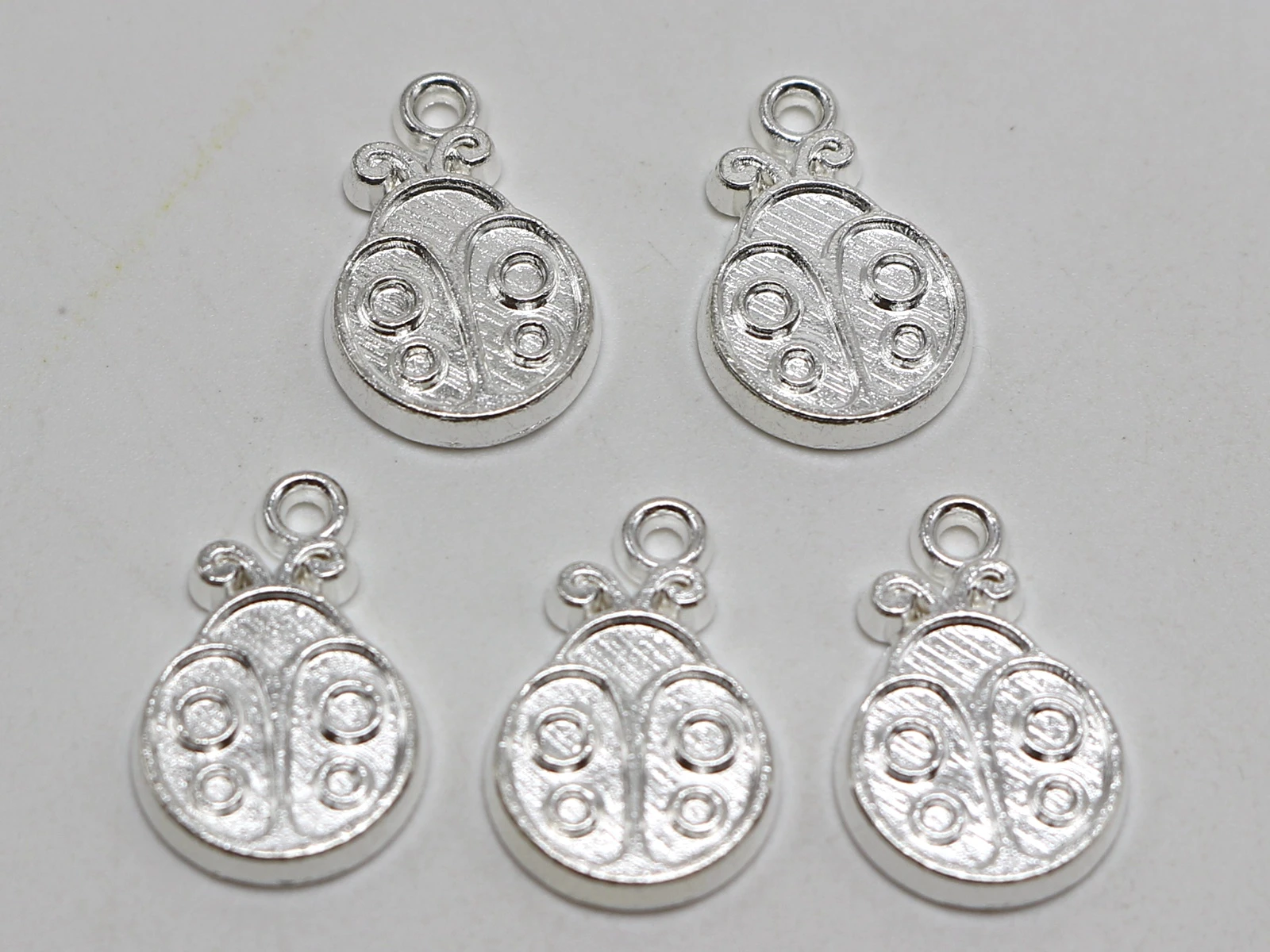 25pcs سبائك دولفين فراشة السلحفاة القلب الخنفساء سحر المعلقات