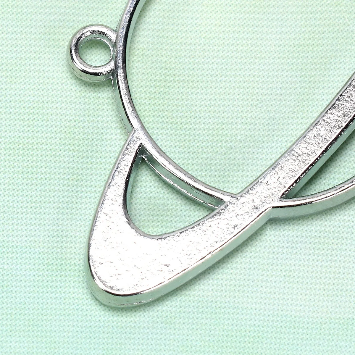 

8Pcs DIY Pendant Charms Alloy Jewelry Accessories for Necklace Anklet Keychain Sweater Chain Crafts Unique Shape Silver