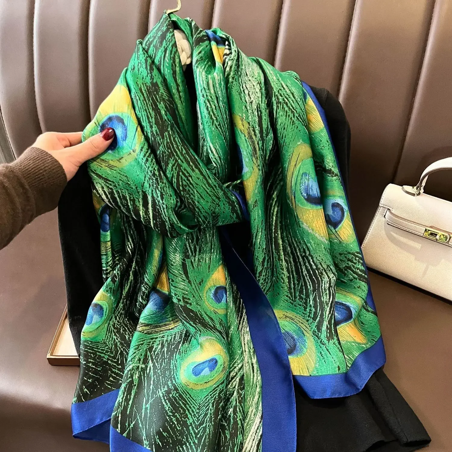 High Quality Female Pretty Scarf Sunscreen Shawl Beach Elegant Design Korean Thin Silk Scarf Women Scarves Wholesale L39