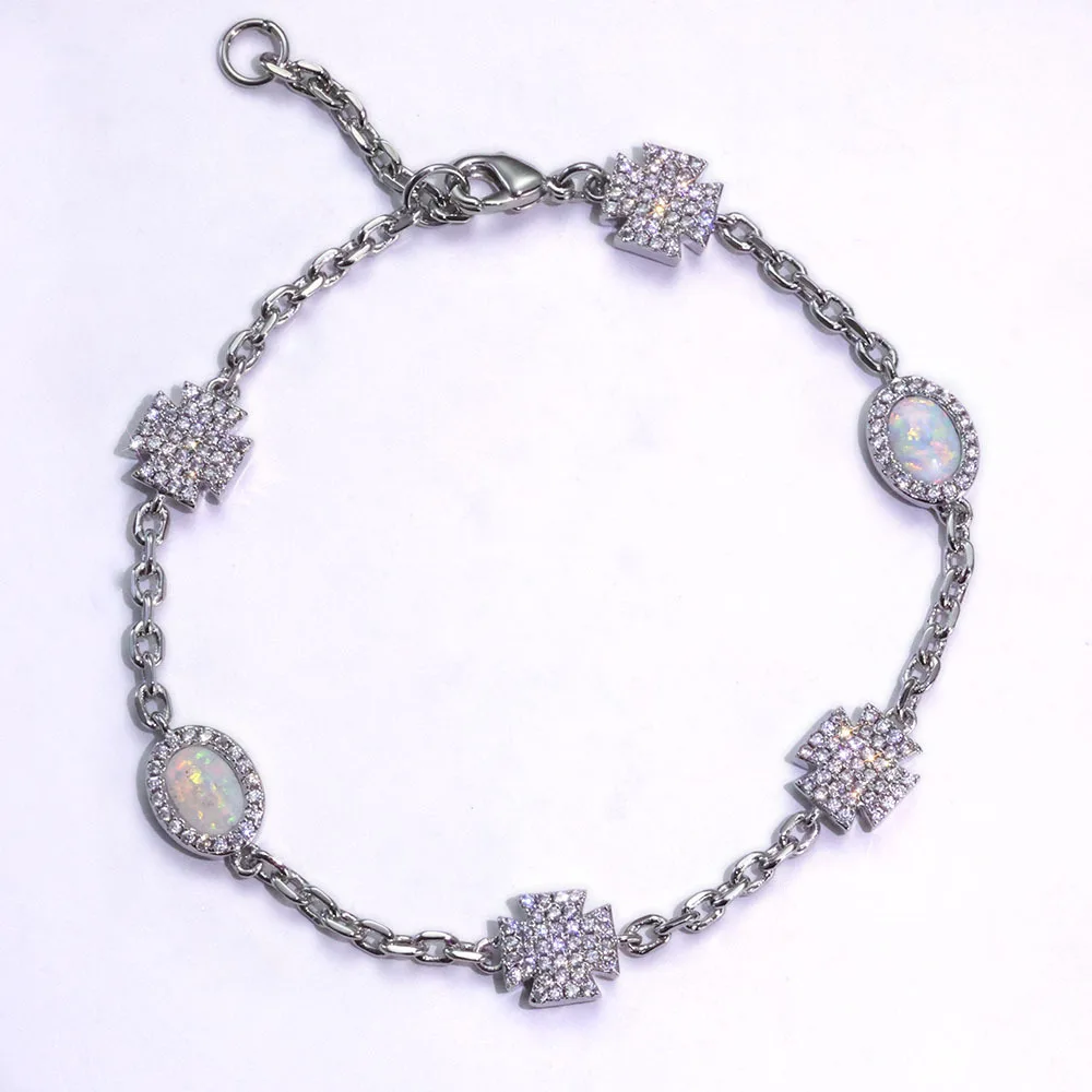 Worthy for streetwear enthusiasts, the unisex Cross Bracelet features PT950 Platinum base and glittering artificial diamonds