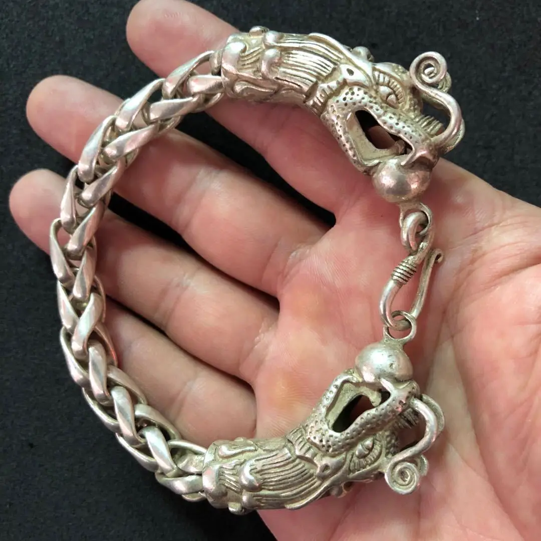 

Exquisite Chinese Rare Collectible Tibet Silver Handwork Dragon Amulet Bracelet