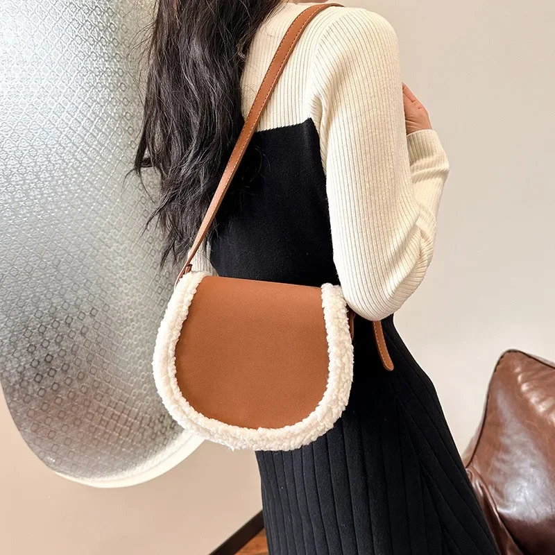 

​​2025 Fall/Winter Bags Collection Women Shearling Camera Bag Patchwork Mailbag Fuzzy Bucket Bag Shoulder Saddle Purse​