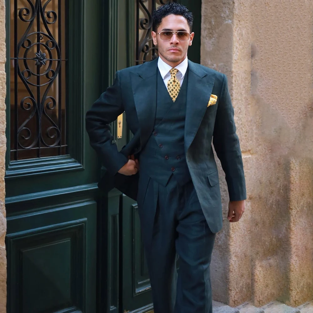

Elegant Green Men Suits 3 Piece Jacket Pants Vest Full Sets High Quality Single Breasted Peak Lapel Slim Fit Wedding Outfits