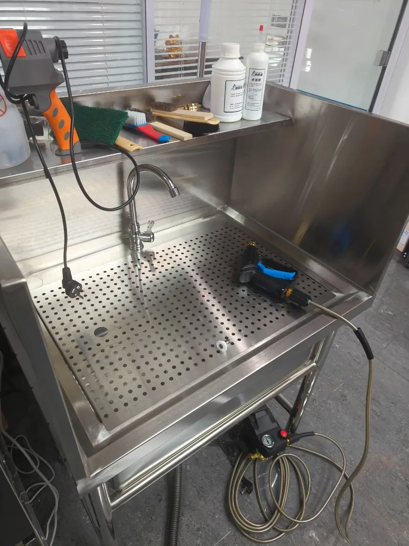 Stainless steel operating table for shoe washing with perforated mesh plate and dual-purpose water tank