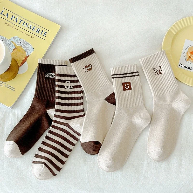 

5 pairs of women's simple mid tube socks women's retro mid tube sweatproof deodorizing sweet simple comfortable casual socks