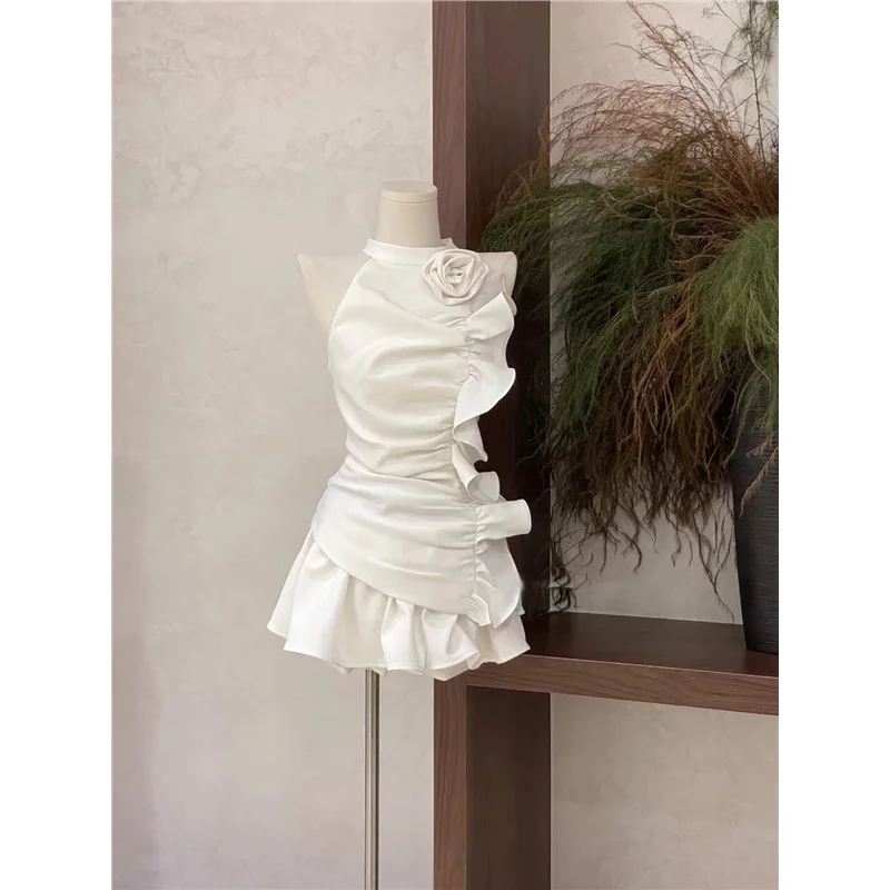 

Летний комплект для девушек: топ-жилет с кружевным подолом и короткая юбка, облегающий крой, круглый вырез, без рукавов.