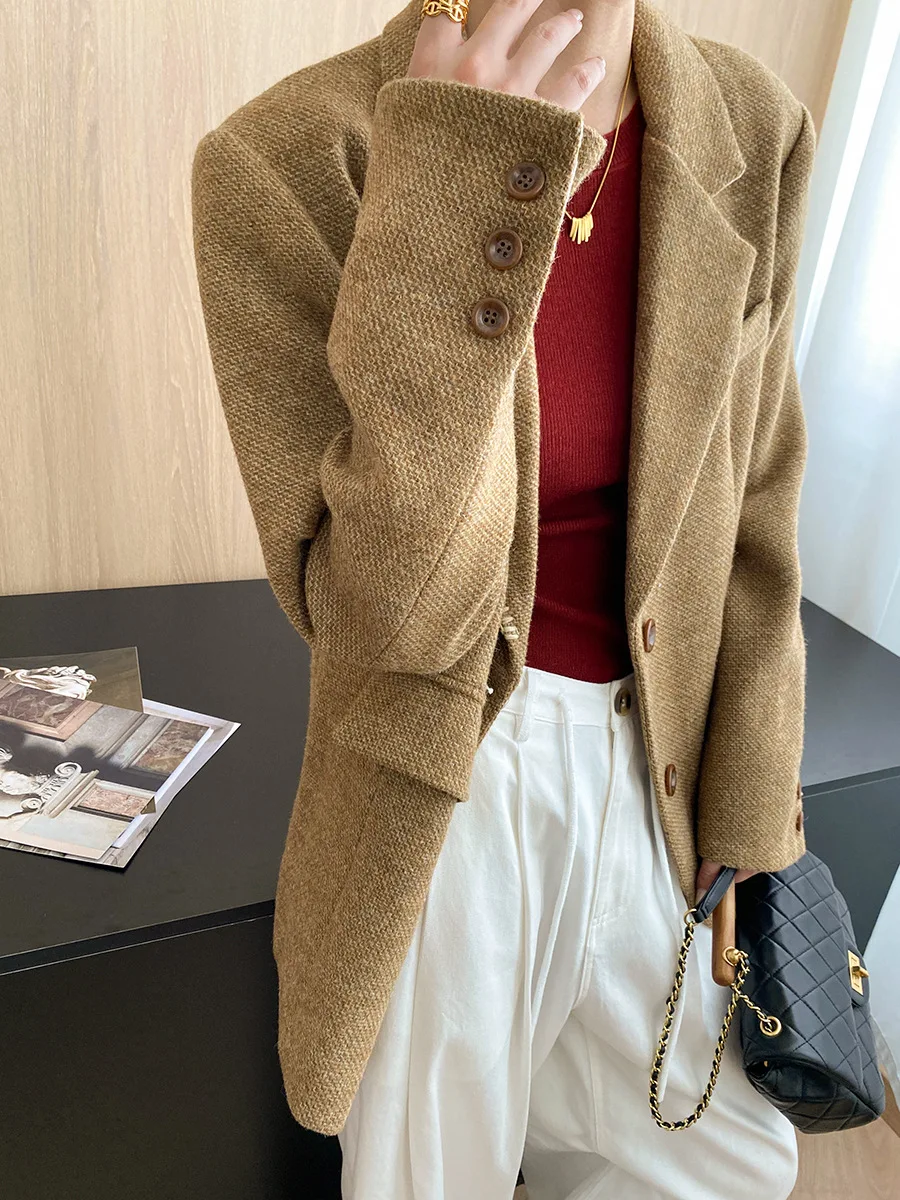 

French handmade stitched cuffs with embroidered woolen suit jacket