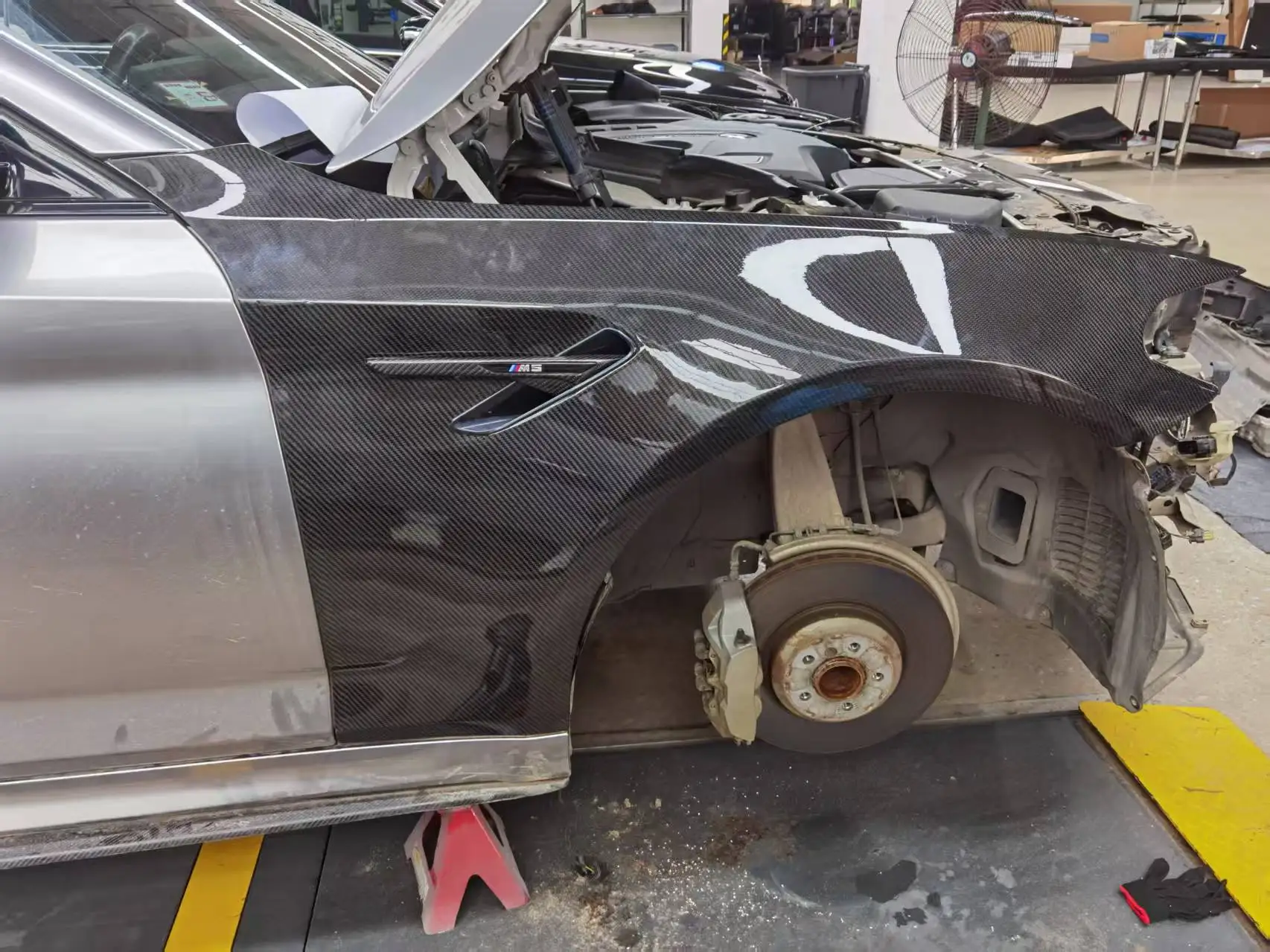 High Quality OEM Style Body Kit Real Dry Carbon Car Fenders Suitable For M5 F90 Tested Fitment