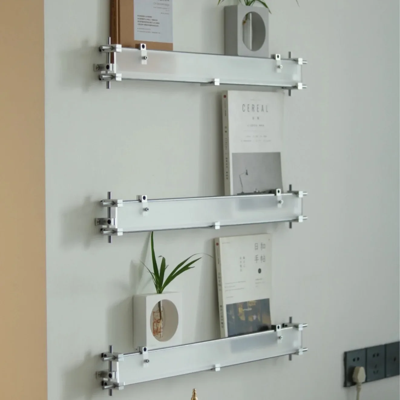 Acrylic optical axis bookshelf shelf, wall-mounted magazine rack storage rack