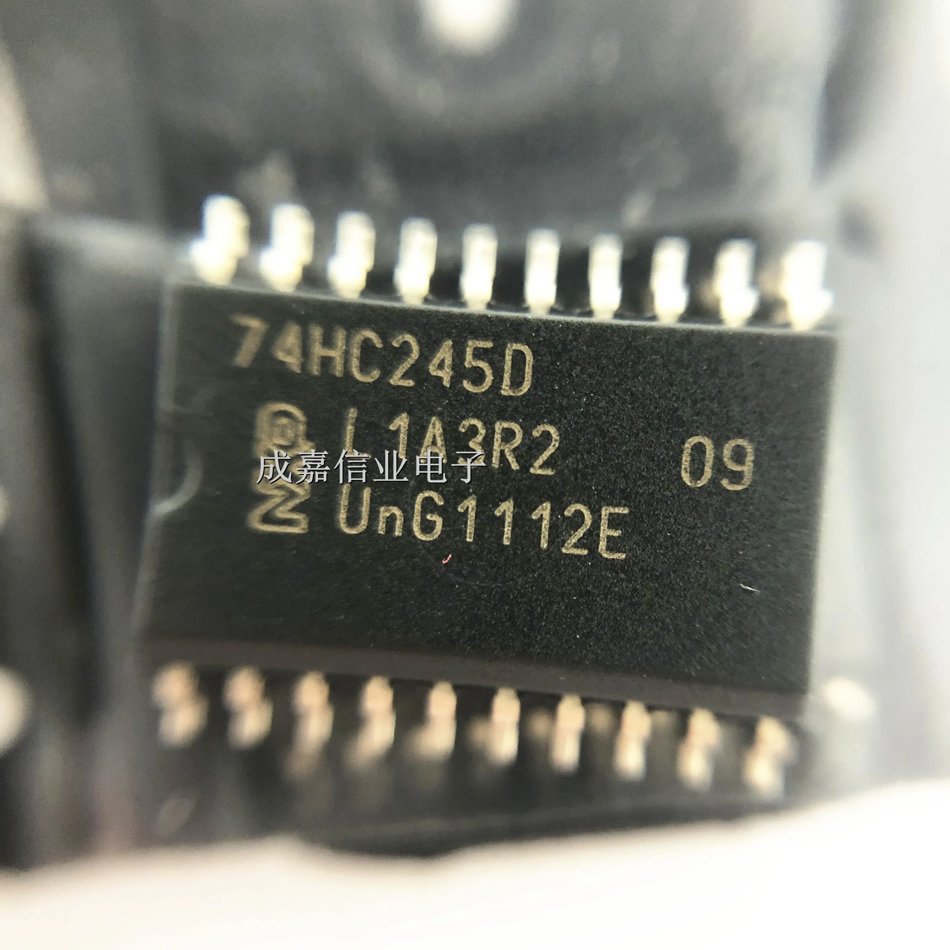 10pcs/Lot 74HC245D,653 SOP-20 74HC245D Bus Transceivers 1 Circuit 3-State Operating Temperature:- 40 C-+ 125 C