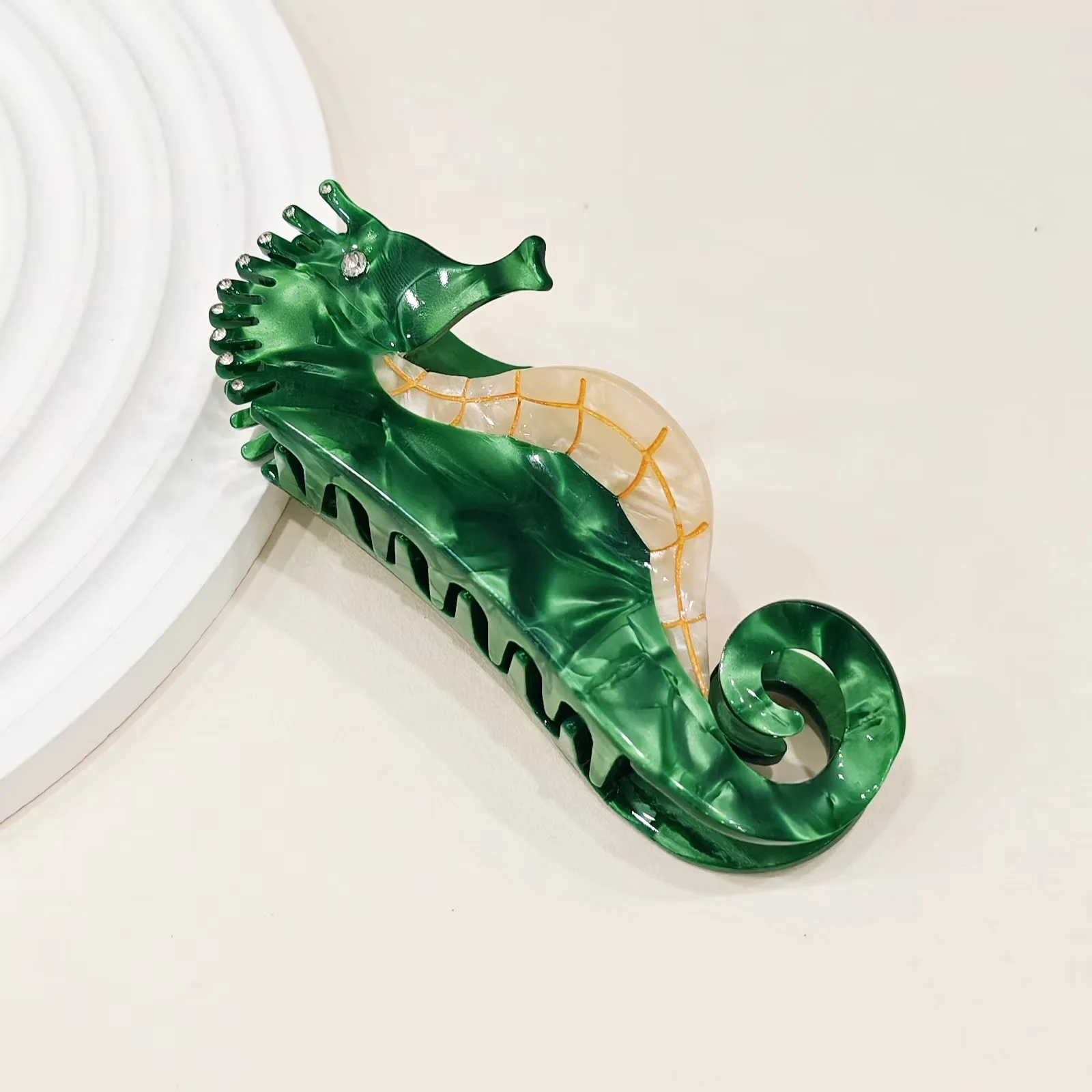 

DS 11CM Large Seahorse Acetate Hair Claw Ocean Series Claw Clips Summer Beach Crab Hair Clips for Women Girls Hair Accessories