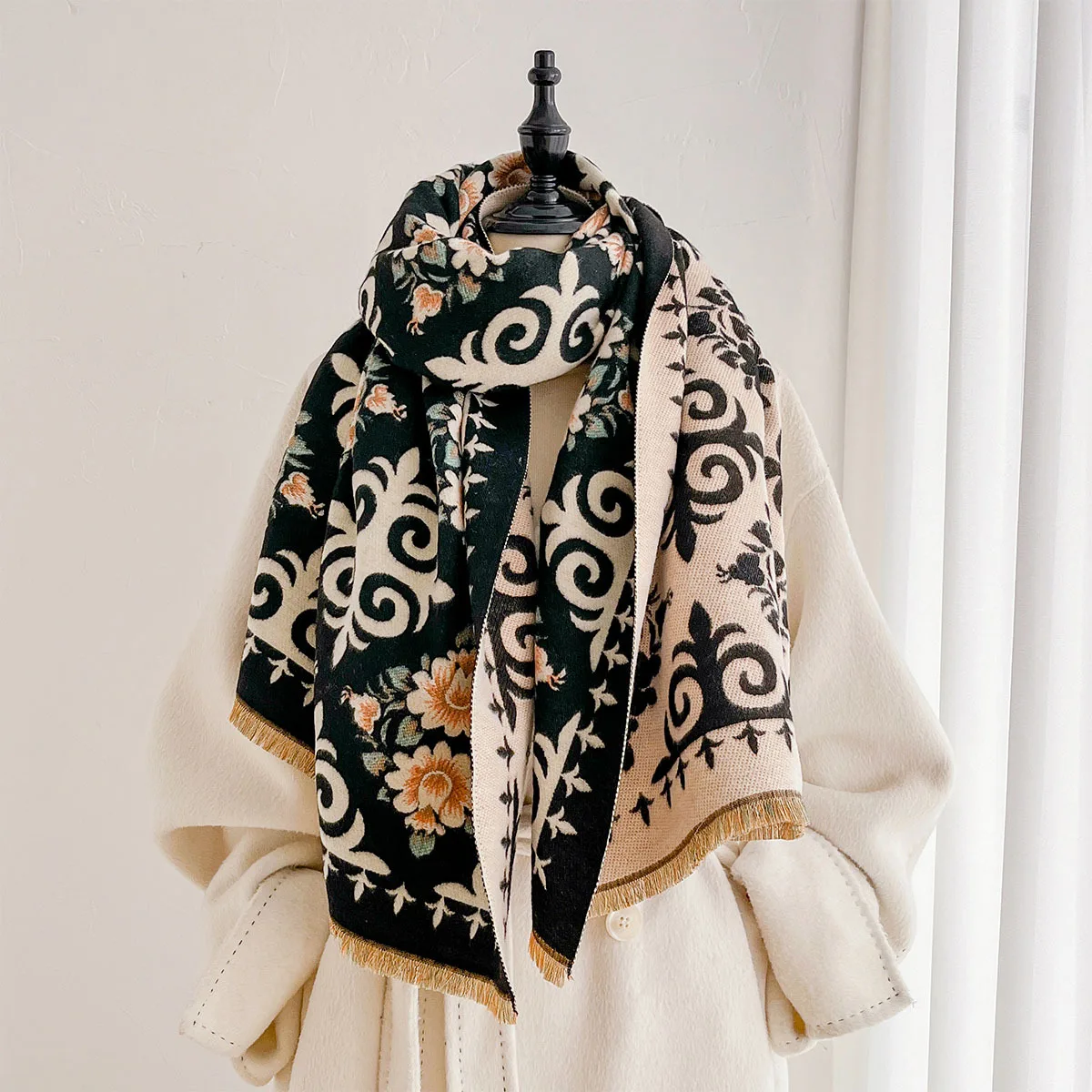 Fashion Retro Garden Floral Long Scarf For Female Imitation Cashmere Fabric Nice Tassel Fringe Design Cozy Oversized Shawl