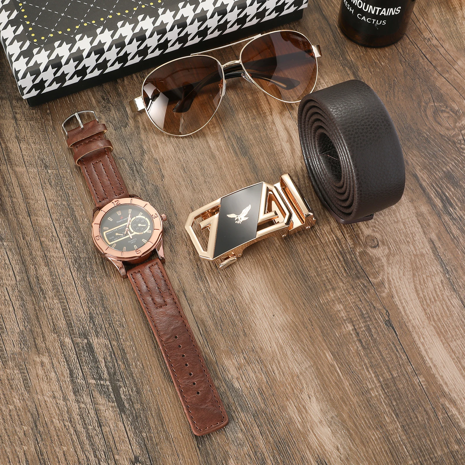 นาฬิกาผู้ชาย นาฬิกาผู้ชาย ปฏิทินกีฬา นาฬิกาควอทซ์ ผู้ชาย ความรู้สึกขั้นสูง แว่นกันแดด เข็มขัด กล่องของขวัญ 3 ชิ้น