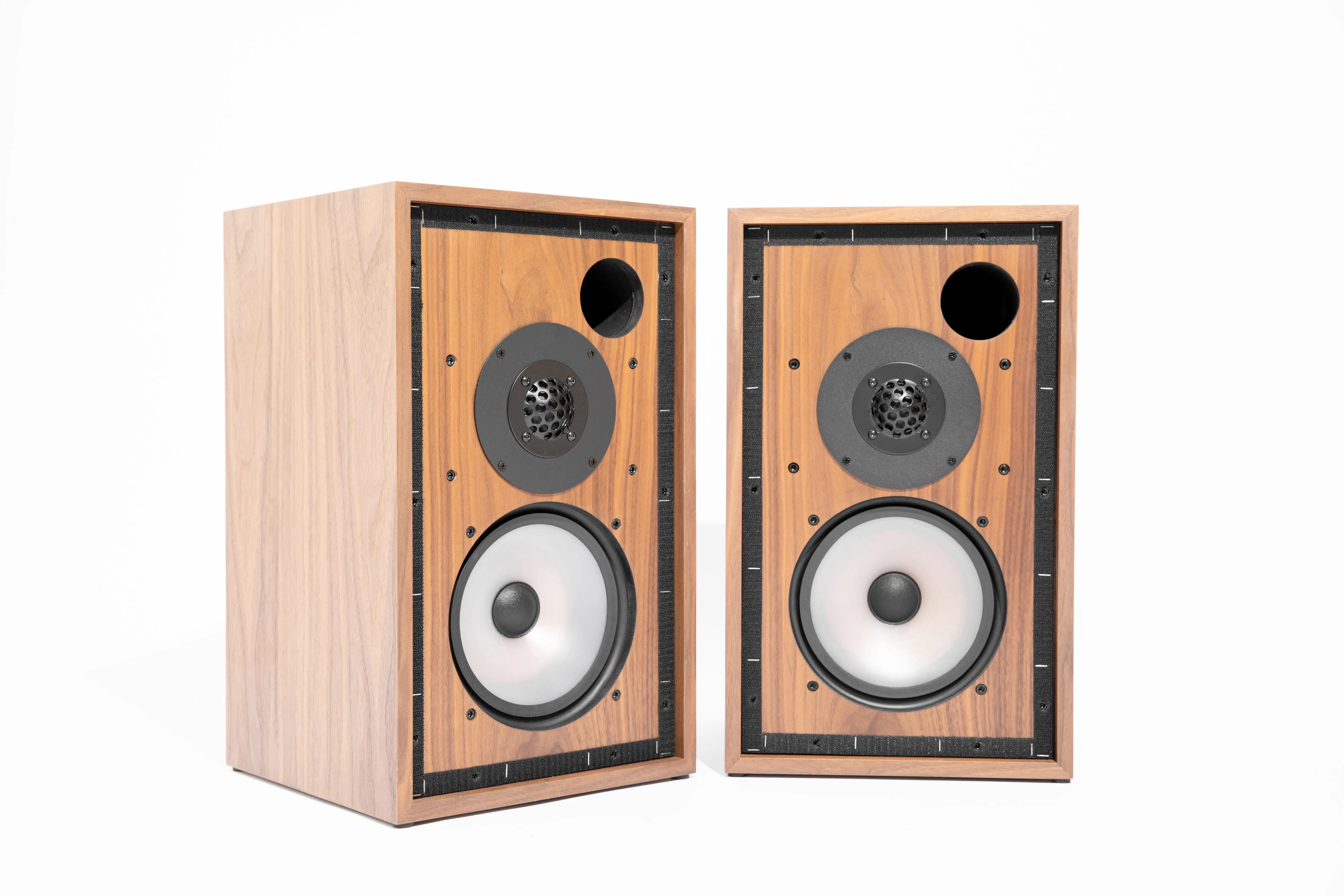 SoundArtist LS5/9: La Scelta Definitiva per Chi Cerca Precisione Sonora in un Sistema di Altoparlanti da Studio