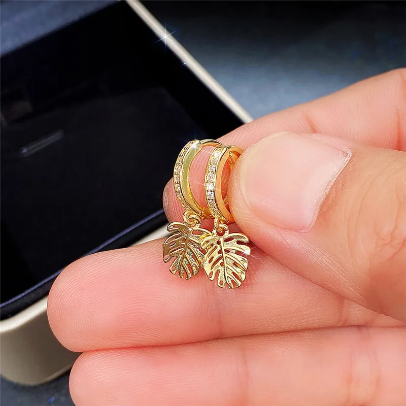 2026 New Women's Trendy Leaf Fashionable Creative Earrings Fashionable Temperament Personality Swinging and Dynamic Accessories
