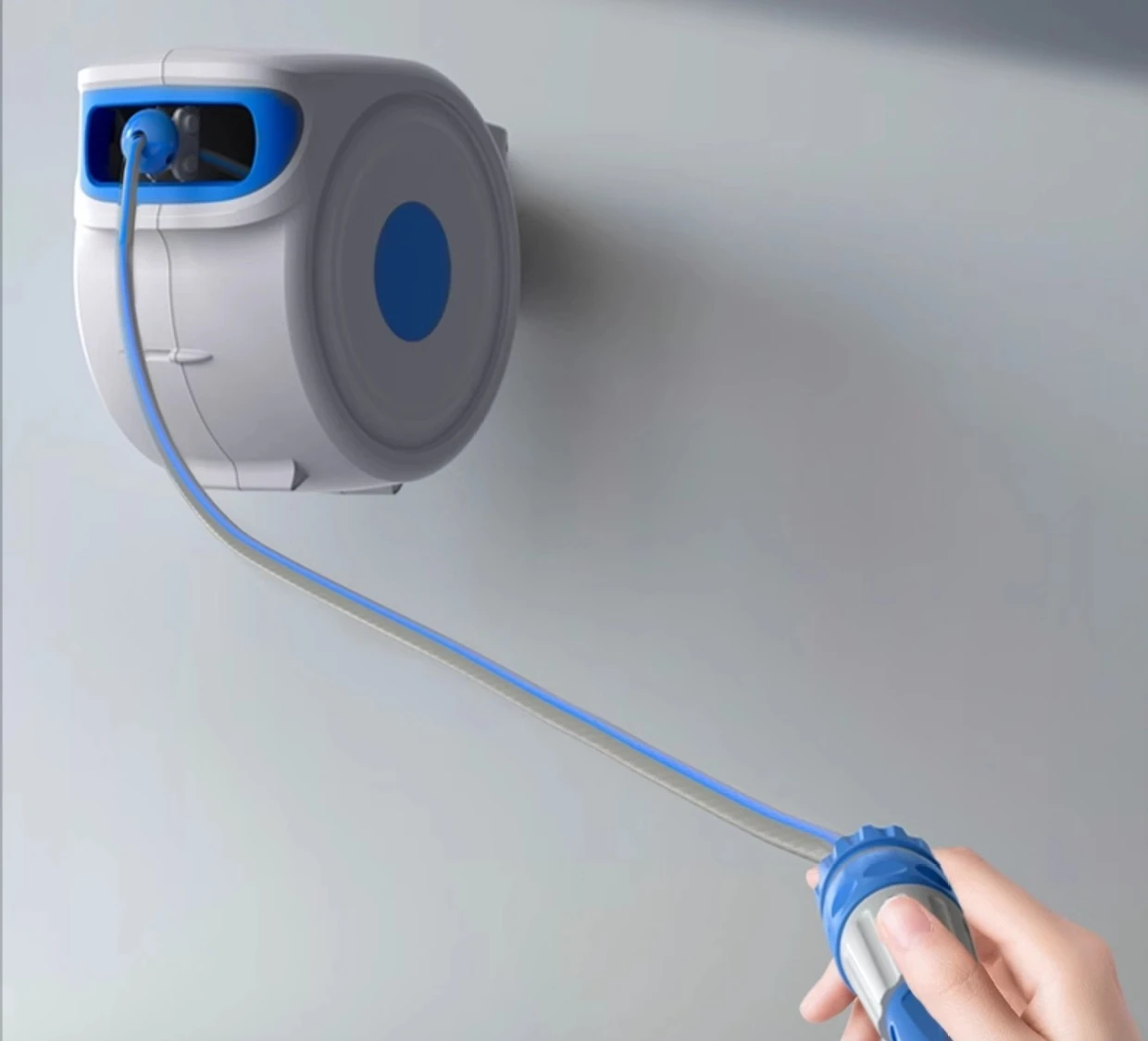 2025 أداة سقي تلسكوبية أوتوماتيكية منزلية مثبتة على الحائط خرطوم مسدس مياه غسيل السيارات جهاز بكرة مسدس مياه عالي الضغط