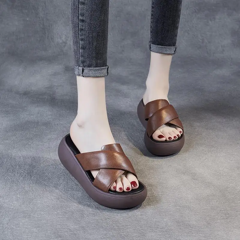 

Women's Genuine Leather Slippers Outdoor Wear Thick Bottom Sandals First Layer Cowhide Casual Flat Heel Fish Mouth Style