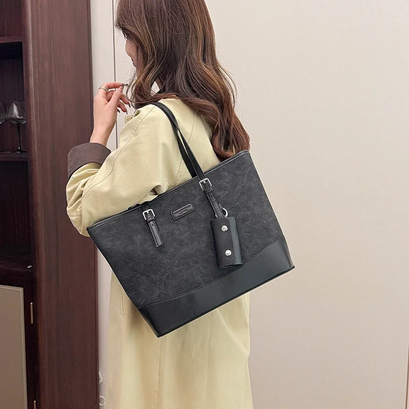 

Popular Stylish Women's Leather Messenger Bag Crossbody Tote Handbags In Classic Design For Ladies By Luxury Brand Designer