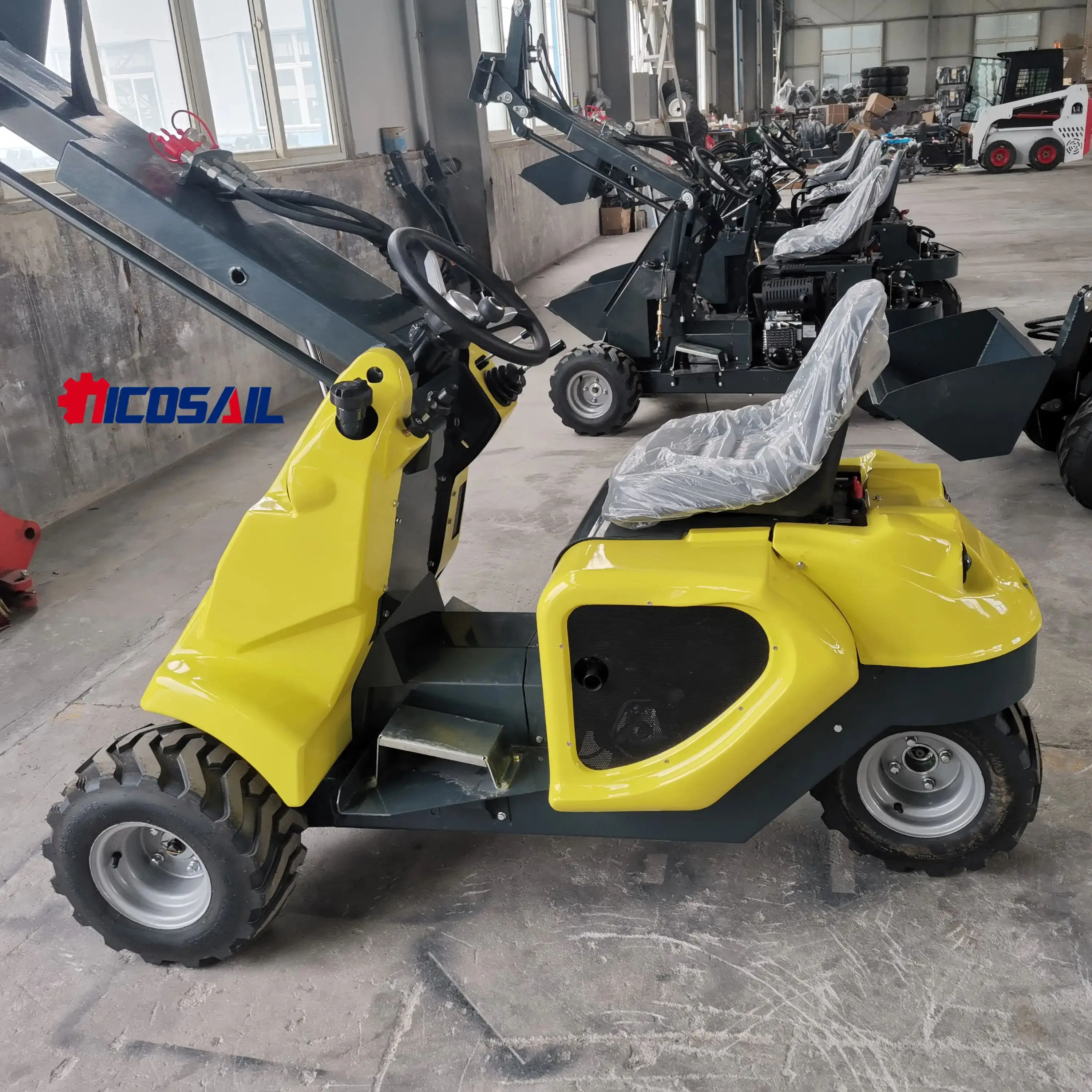 

Мини-трехколесный погрузчик с передним скользящим рулевым управлением Компактный раздвижной погрузчик для легкой маневренной отправки