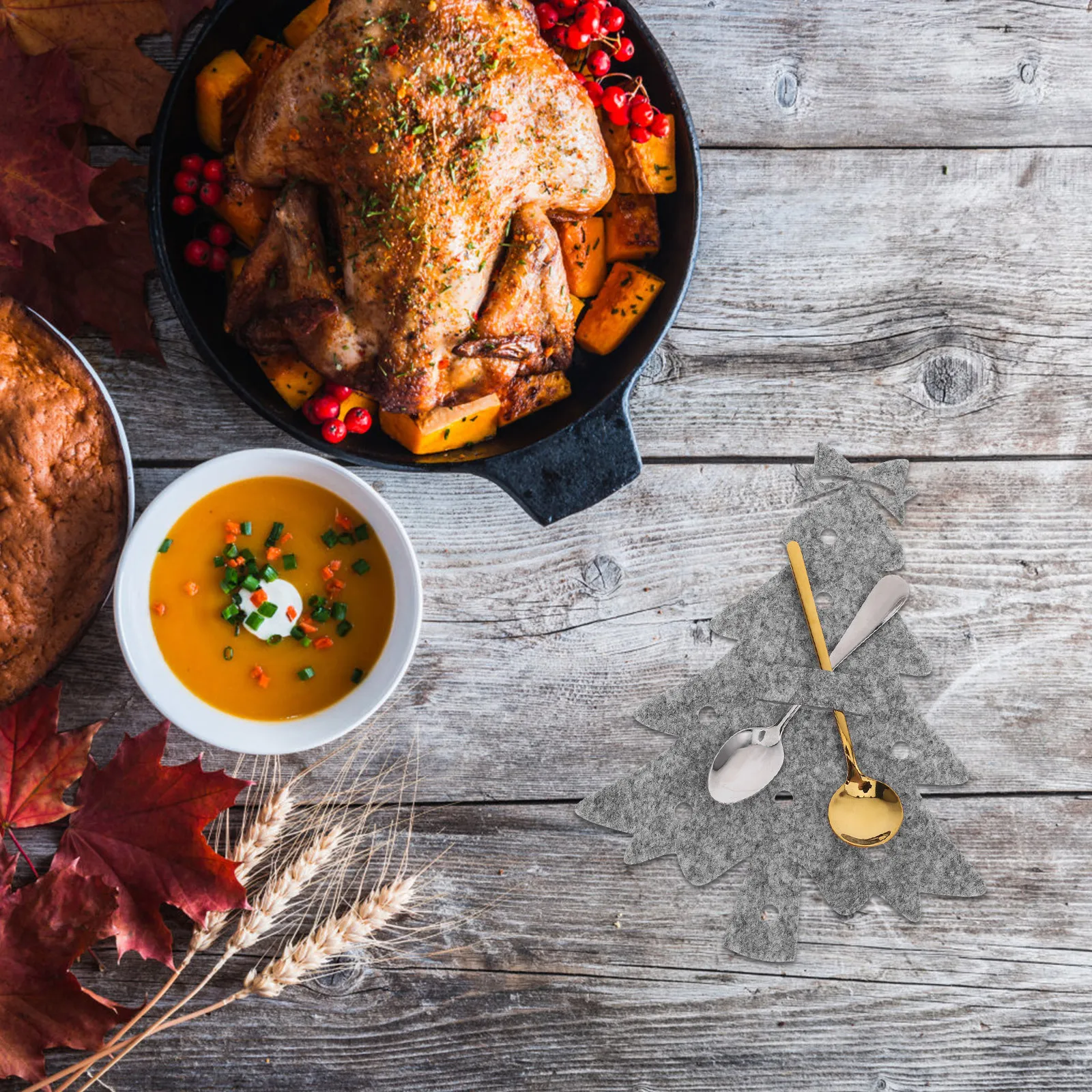 

4Pcs Christmas Tree Shaped Knife Fork Covers Silverware Sleeves Holiday Tableware Holder Festive Dining Accessories Decorations