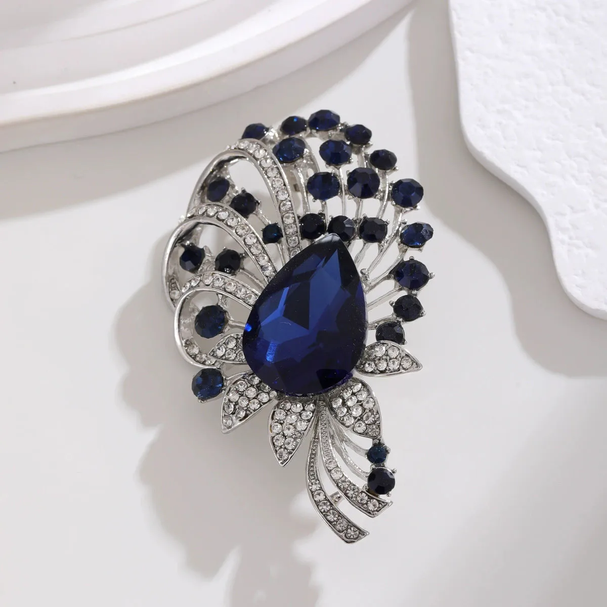 Exaggerated Luxury Full Crystal Waterdrop Flower Brooch Pin For Women Men Shining Boutique Decoration Party Wedding Badges
