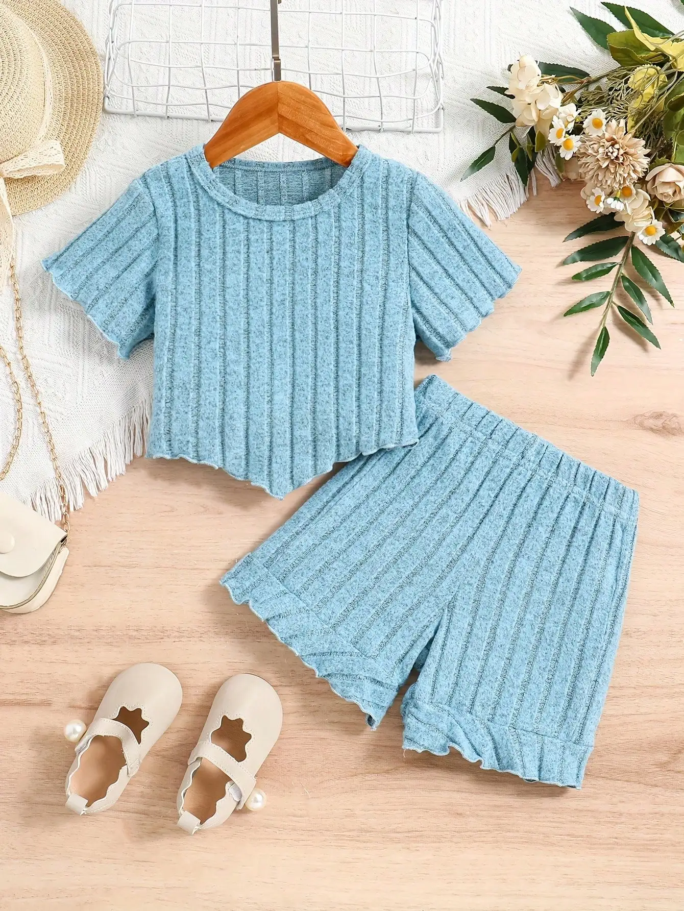 

Summer Girl's Two-Piece Round Neck Breathable Solid Blue Short Sleeved Pit Top+Lace Shorts Set