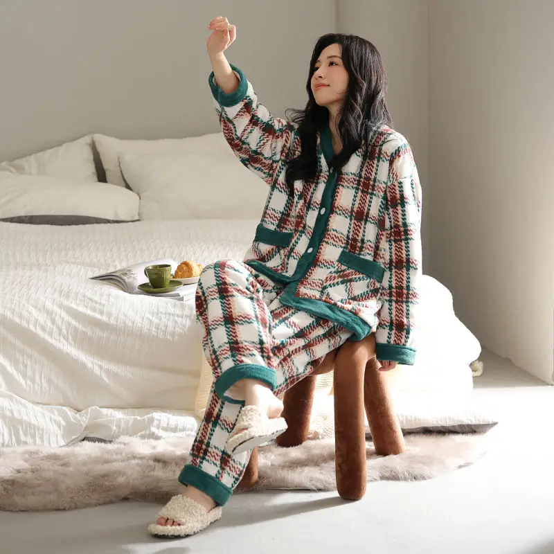 Pajamas Women's Suit Loungewear Suit Warm Fleece Thickened Flannel Coral Fleece Popular in Autumn and Winter Can Be Worn Outside