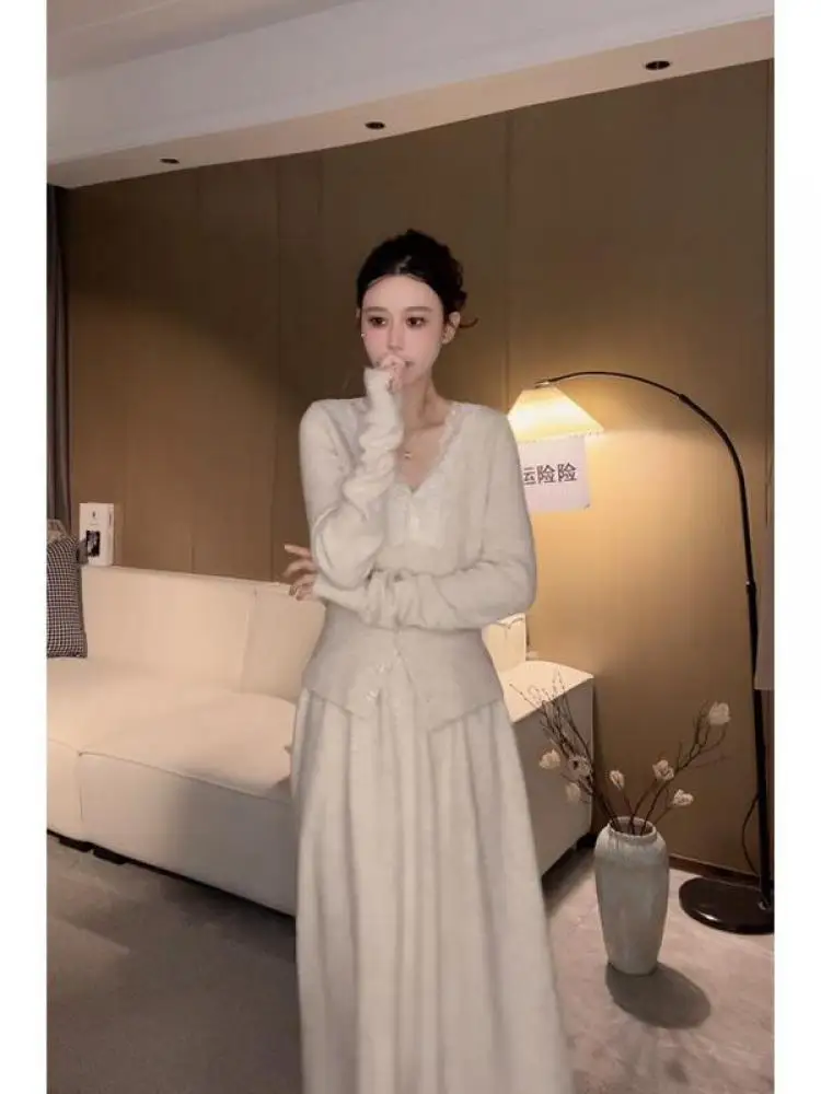 

Женский свитер, одинаковые свободные вязаные топы и юбки, комплект из двух предметов, осенне-зимний вязаный кружевной повседневный женский наряд с v-образным вырезом