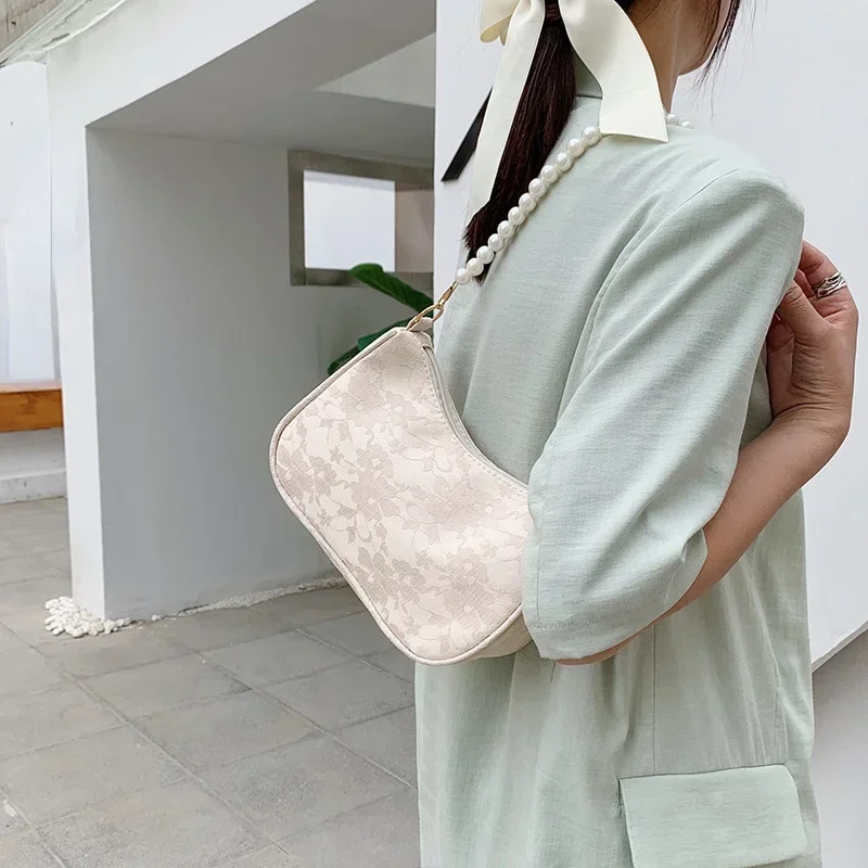 Minimalist Pleated Underarm Bag for Women French Retro Pearl Chain Single Shoulder Crossbody Bag Fashionable French Stick Bag