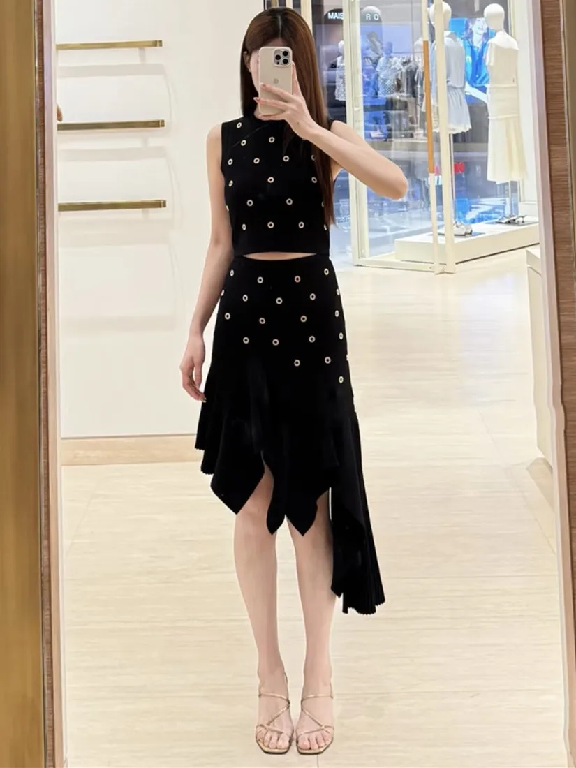 High-End Version Fashion Metal Buckle Slim Fit Sleeveless Knitted Vest Top Asymmetrical  Skirt Set Women's Fashion Ensemble