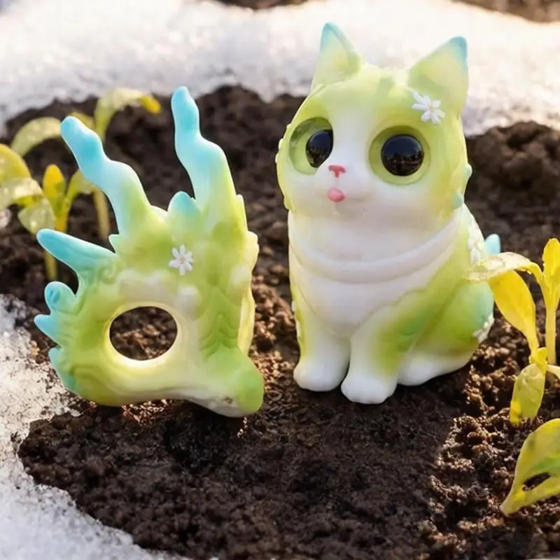 

В наличии: Коллекционная фигурка Chahewang Kawaii Art Toy — милый котёнок в костюме динозавра, весенний декор для рабочего стола