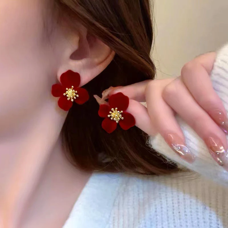 

French Sweet Plant Velvet Flower Stud Earrings for Women New Fashion Elegant Temperament Ladies Wedding Party Trend Jewelry Gift