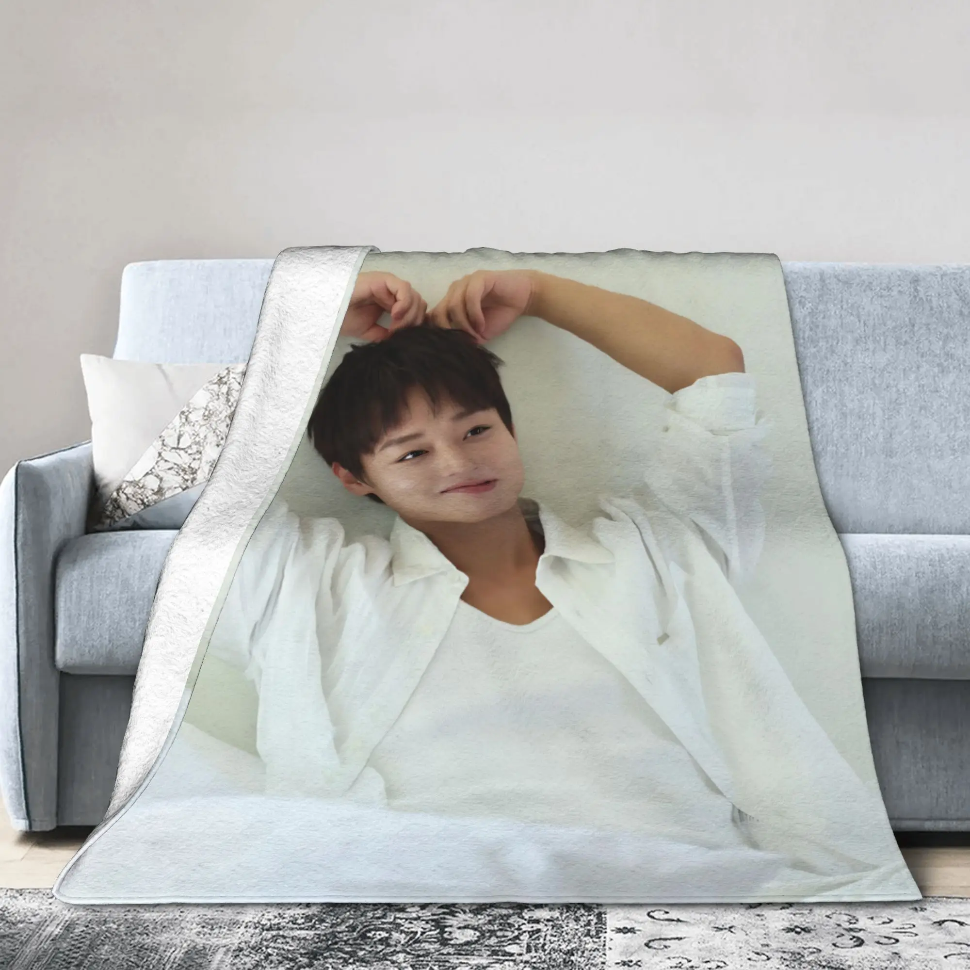 Actors P-Park Ji-hoons Flannel Throw Blanket Blanket for Home Travel Ultra-Soft Quilt,