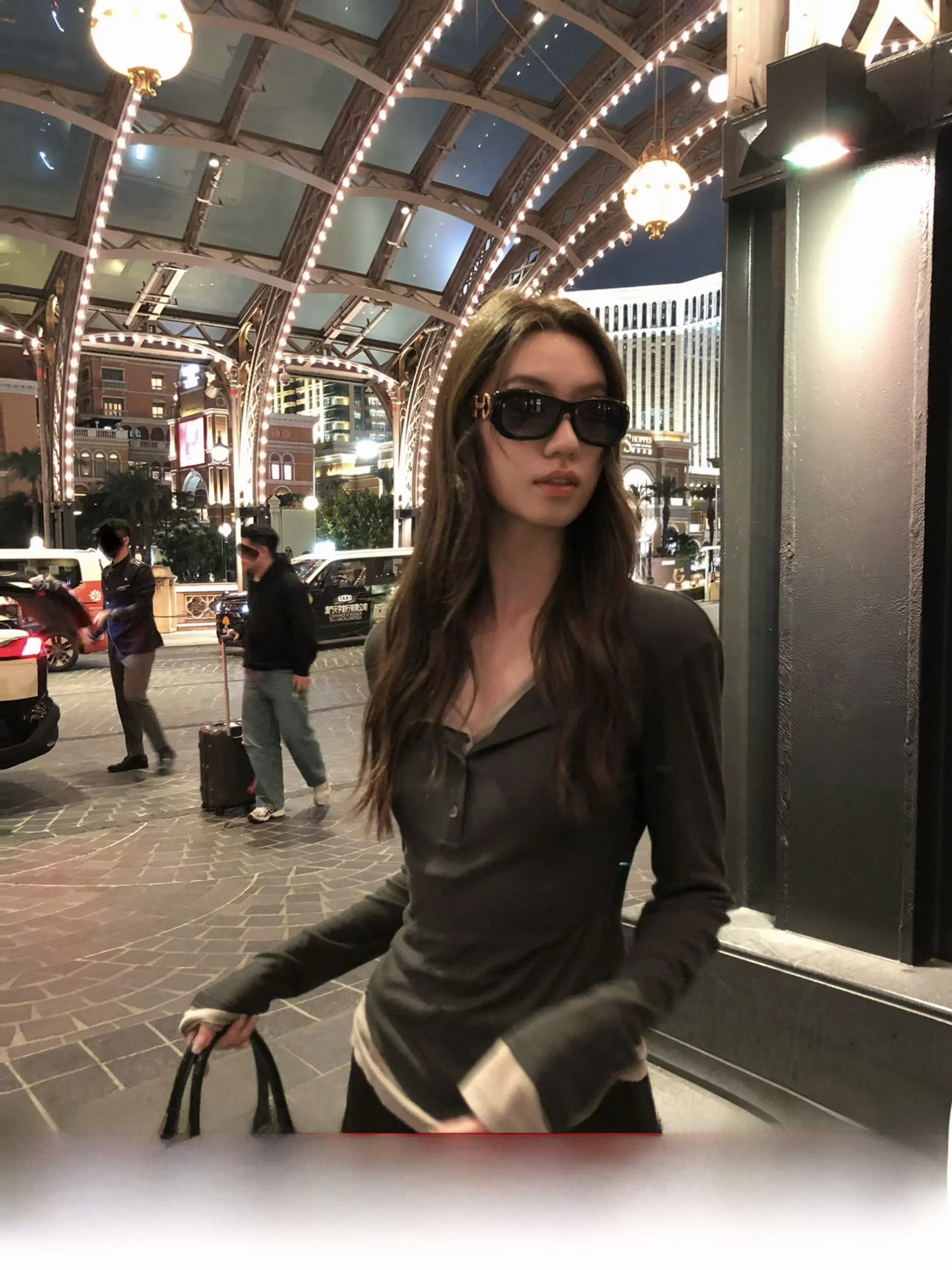 

Официальная женская футболка Gakee из чистого хлопка, облегающая, весенняя новинка, универсальный топ с цветными вставками, дышащий, удобный, повседневный...