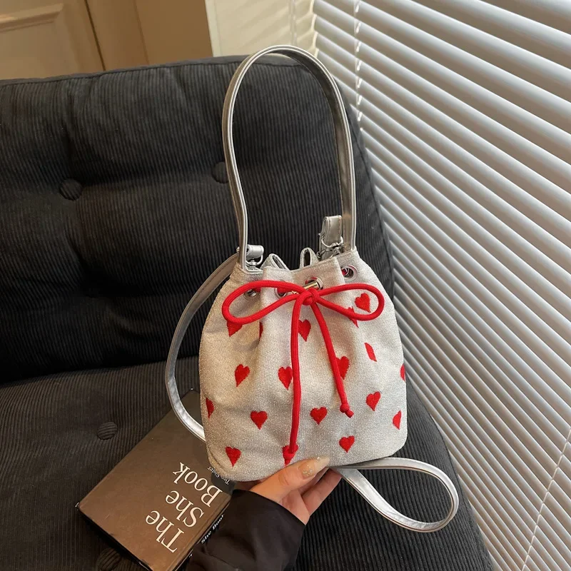 

Винтажная холщовая сумка-ведро с вышивкой Love — регулируемый ремень, повседневная сумка через плечо для повседневного использования, покупок и ретро-нарядов