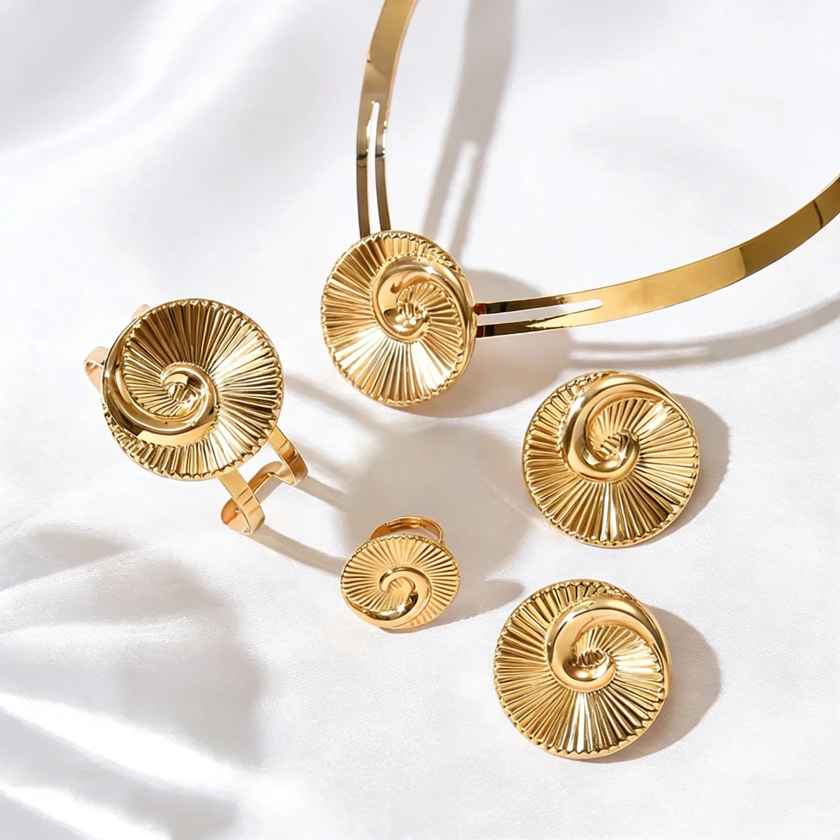 New 4 PCS Spiral Shell Jewelry Set For Women Gold Tone Choker & Earrings & Ring & Bracelet Set Statement Fashion Jewelry