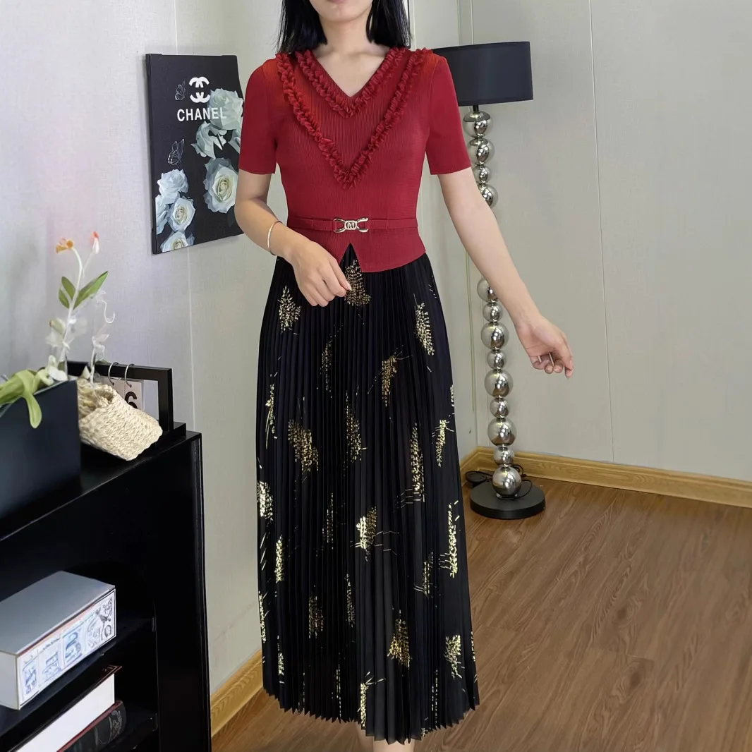 

Miyake Style Pleated Dress for Women 2025 Summer New Large Size V-neck Hot Gold Earrings Belt Design Fashionable Pleated Skirt